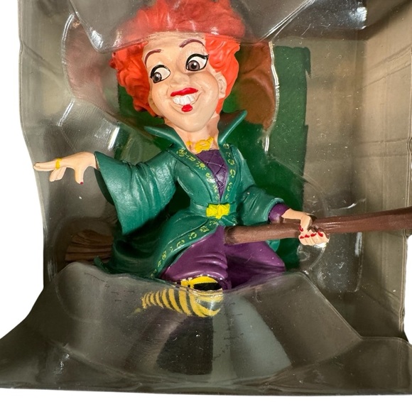 2024 Hallmark Disney Hocus Pocus Winifred Sanderson Christmas Ornament New - Picture 2 of 5